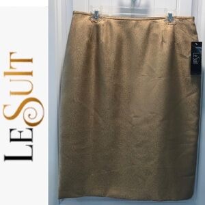 Le‎ Suit Lightweight Gold Skirt. Size 14. NWT.